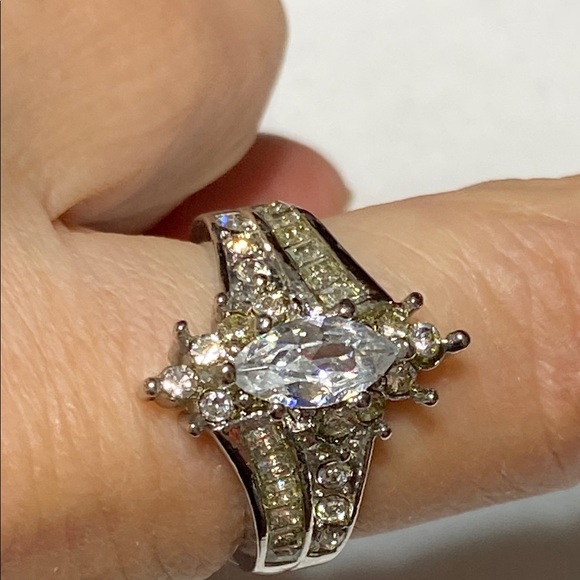 925 silver Marquis crystal ring size 8 - Picture 1 of 10